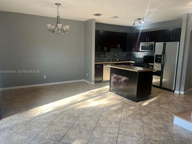 2825 SW 127th Way — Photo 5