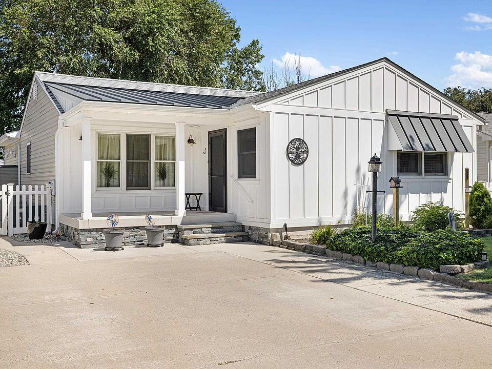 1st image of 109 Hollywood Ave