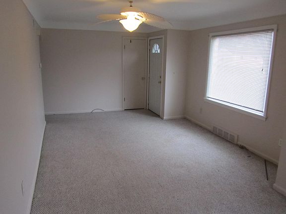 3rd image of 9966 Lucerne Ave