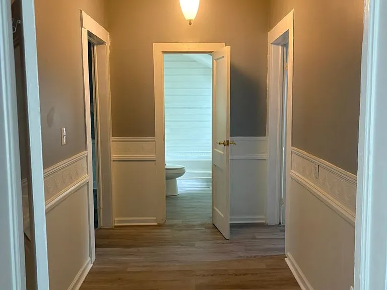 211 E Edinborough Ave — Photo 4