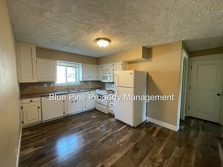 1201 N Skyline Dr #4 — Photo 6
