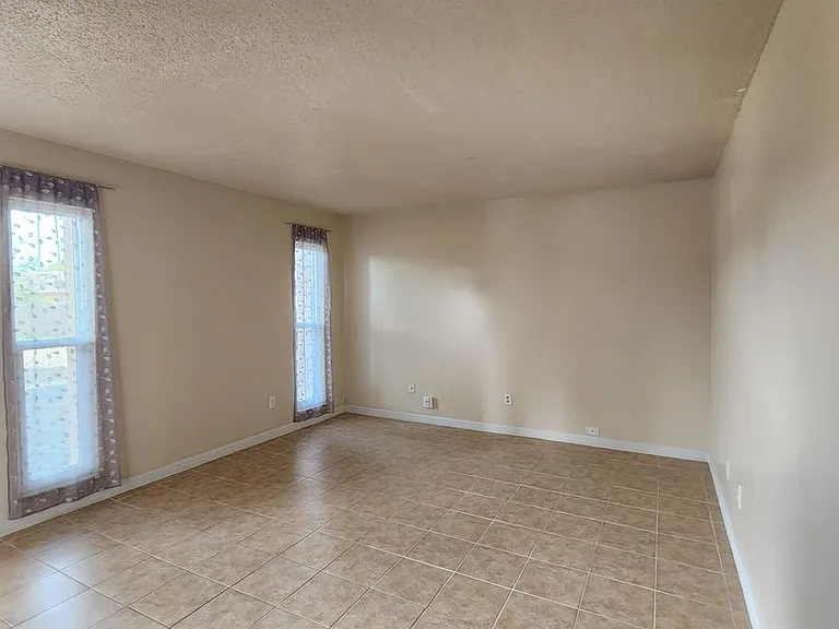 2291 Pipestone Ct — Photo 3