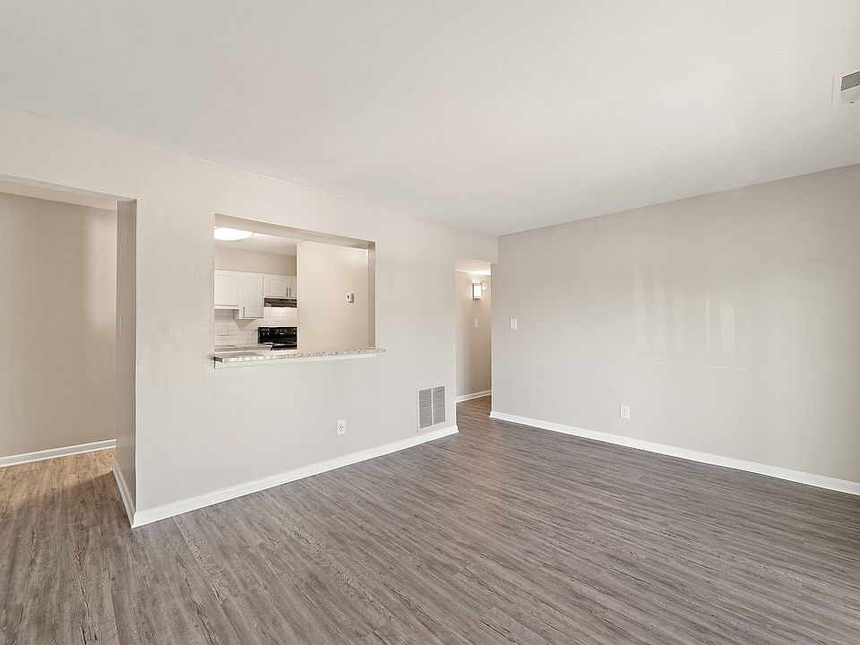 Living Room - Reno & Upgraded