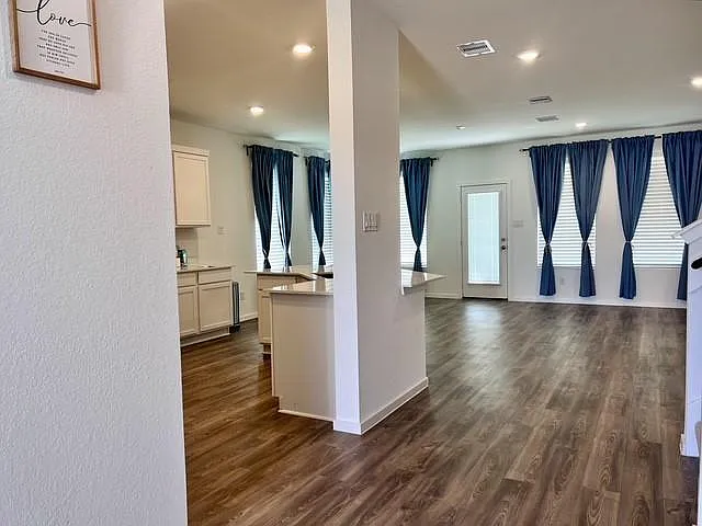 5 bed, 3.5 bath, 2686 sqft, $2,700 — Photo 4