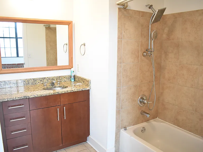 1261 Caroline St NE #101 — Photo 8
