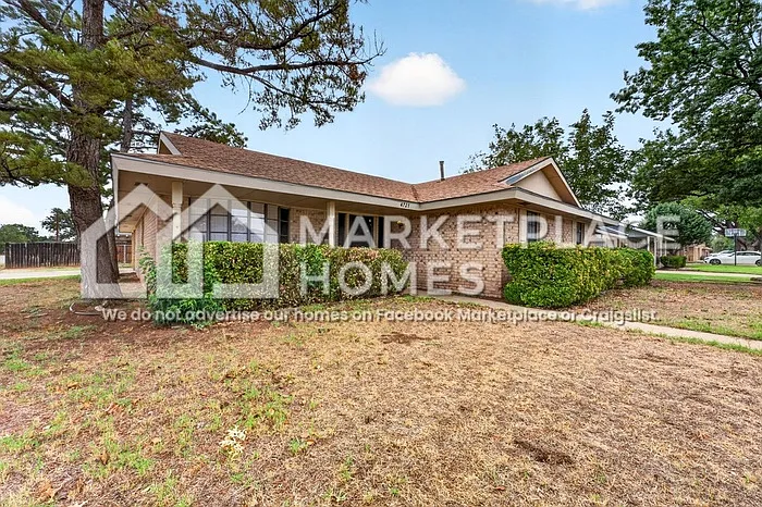 3 bed, 2.0 bath, 1690 sqft, $2,325 — Photo 2