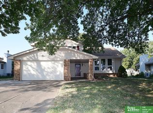 814 Tara Rd, Papillion, NE 68046