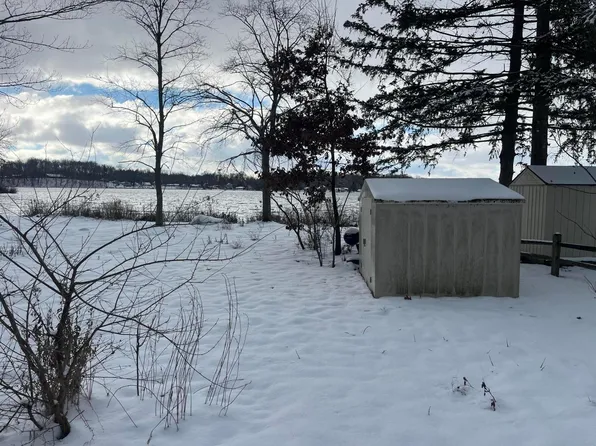 9 Wildwood Dr, Dowagiac, MI 49047