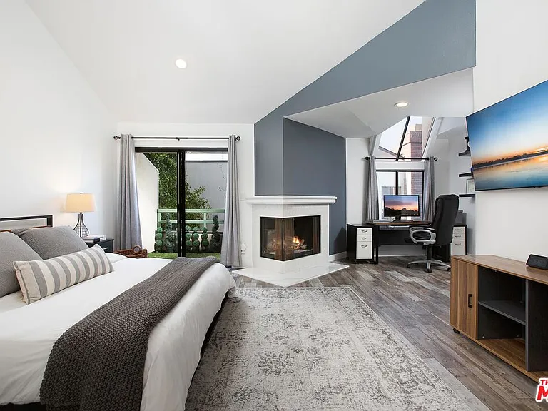 18755 Hatteras St #16 — Photo 16