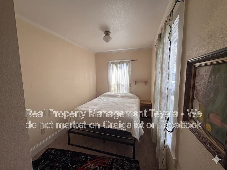 1405 Halleck St — Photo 5