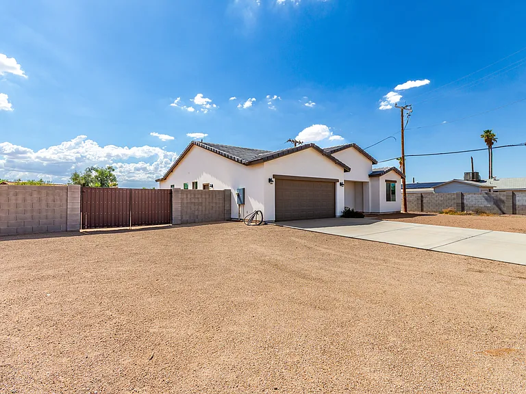 8944 W Century Dr — Photo 3