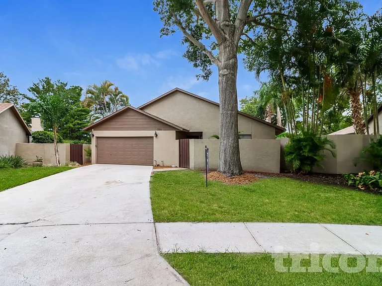 664 Channing Dr — Photo 1