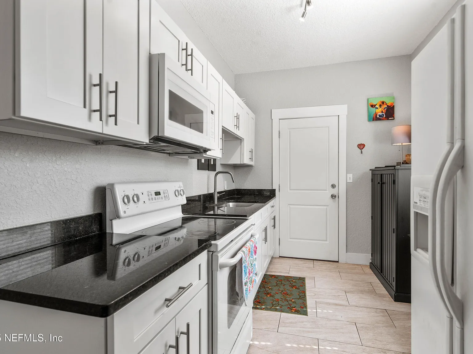2 bed, 1.0 bath, 900 sqft, $2,000 — Photo 3