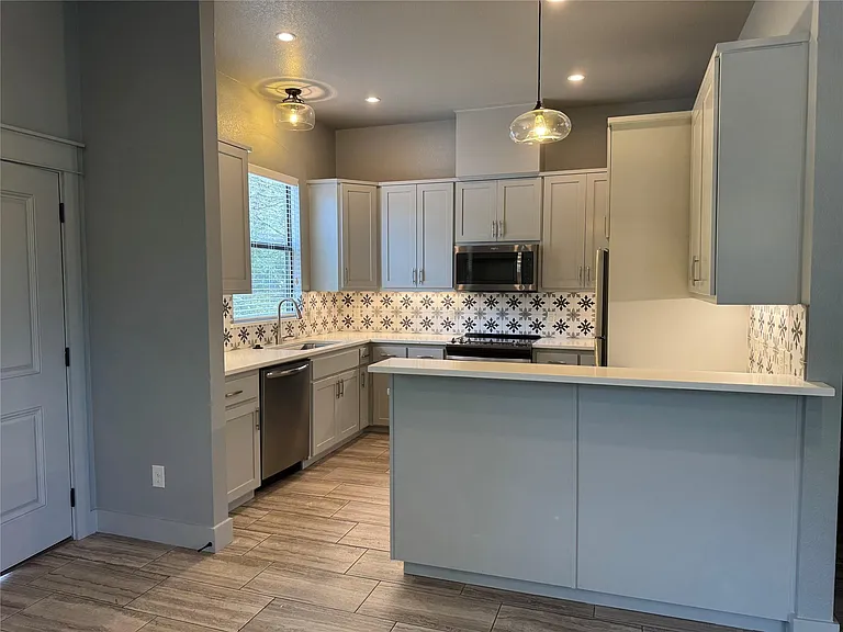 290 Hugo Rd #B — Photo 7