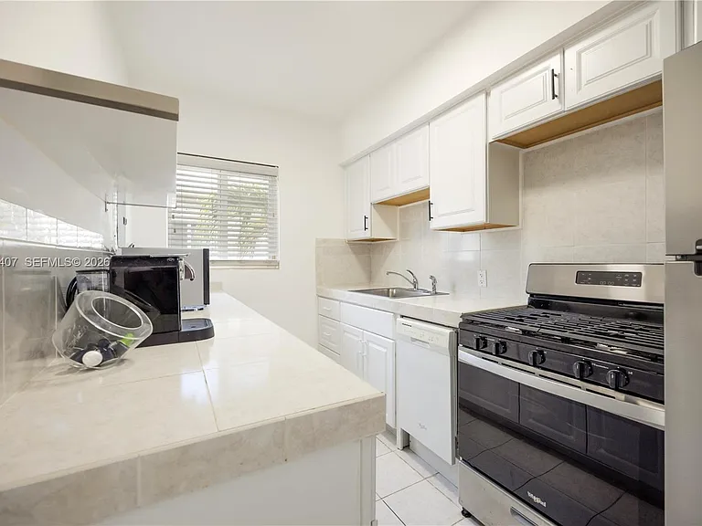 1110 Venetian Way #2B — Photo 9