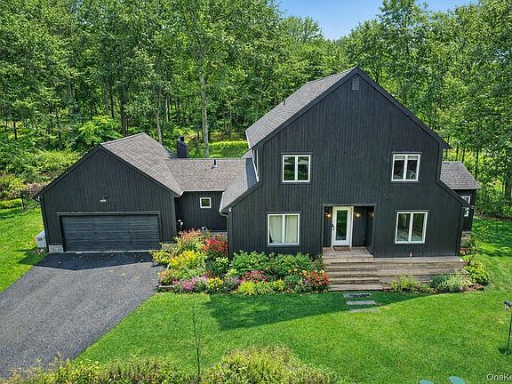 2nd image of 16 Oxford Springs Road