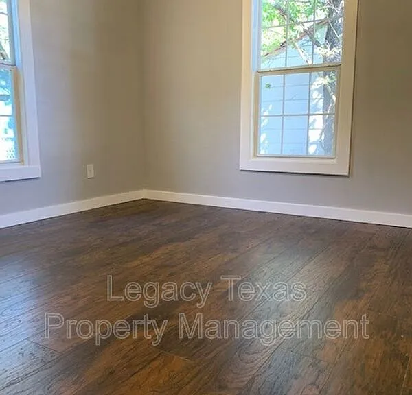 442 Bales St — Photo 7
