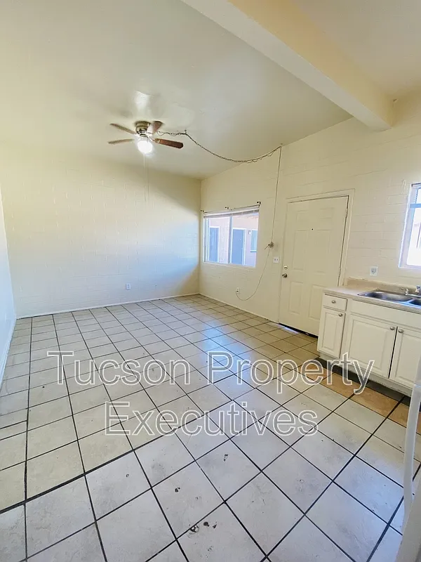 1 bed, 1.0 bath, 450 sqft, $700 — Photo 2