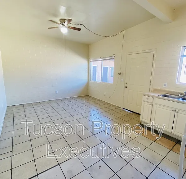 240 W Sahuaro St #16 — Photo 5