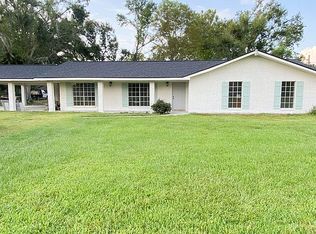 101 Yvette St, Iowa, LA 70647