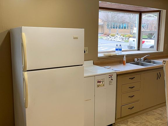 5th image of 48074 E 1st St APT 1