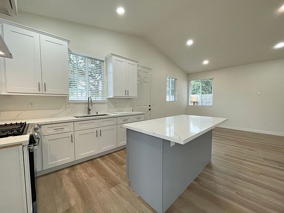 2nd image of 811A Camelia Dr