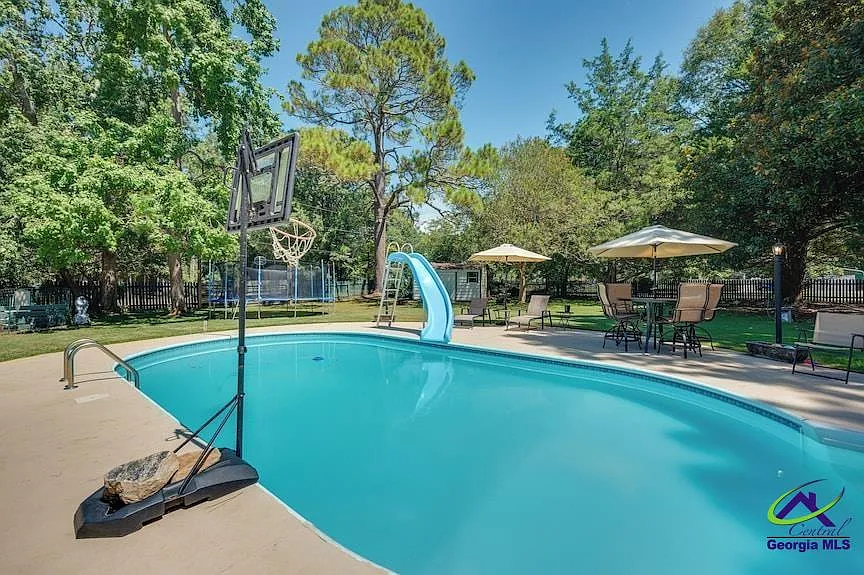 4 bed, 3.5 bath, 4128 sqft, $3,595 — Photo 3