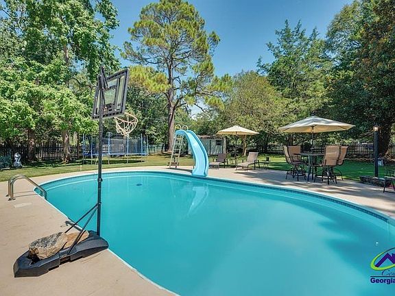 3rd image of 422 Forrest Dr