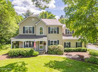 27 Hyde Ct, Queensbury, NY 12804