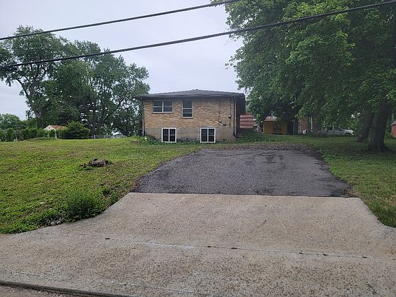 3rd image of 6128 Fee Fee Rd