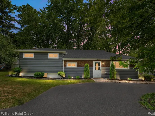 3815 Edgecrest St, West Bloomfield, MI 48324