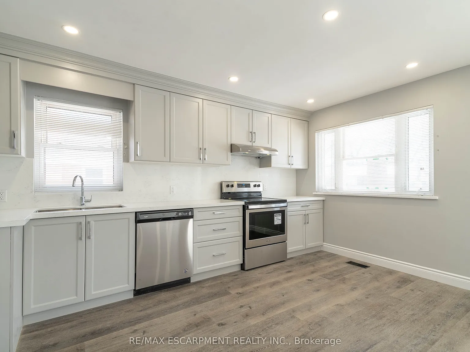 3 bed, $2,595 — Photo 4