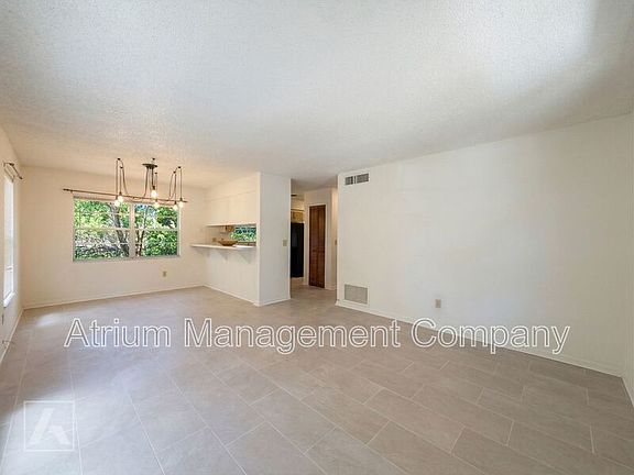3rd image of 1284 Cloverlawn Ave