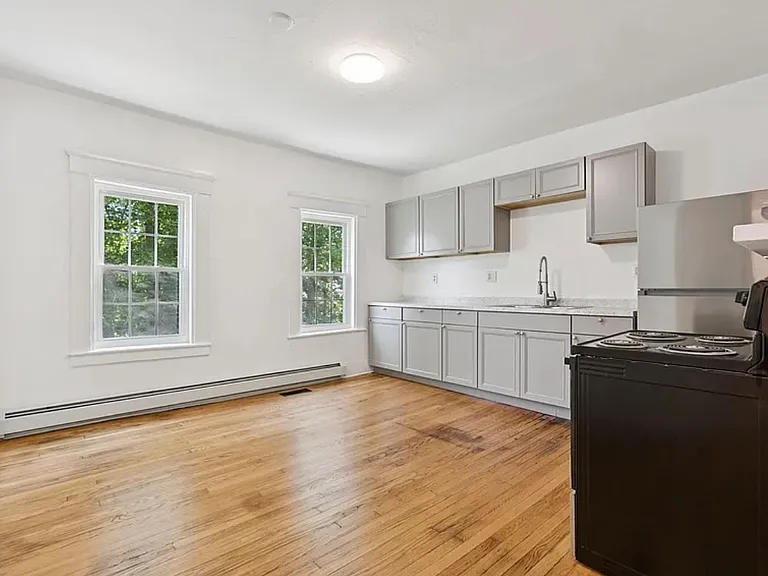 1099 Washington St — Photo 12