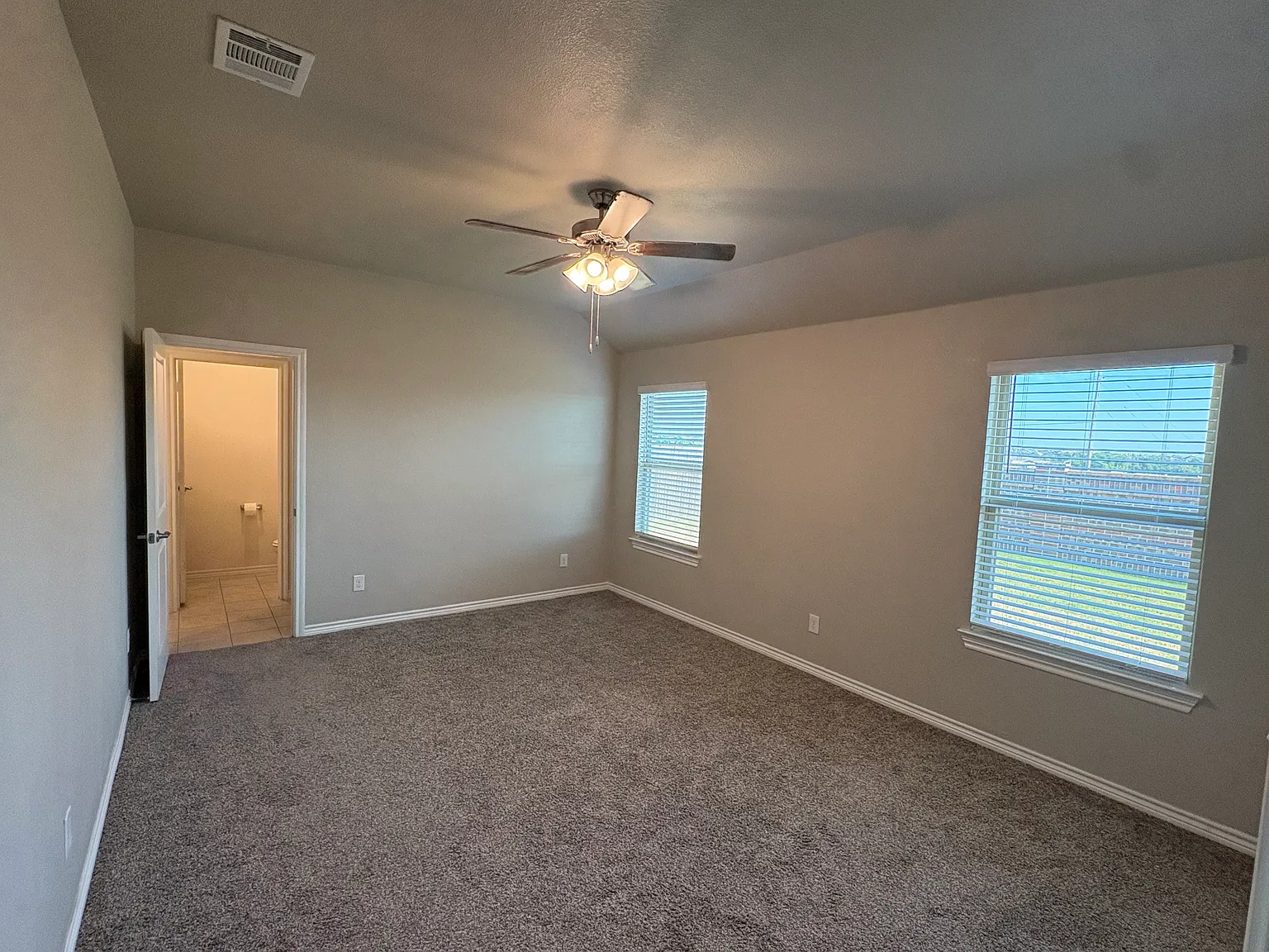 3 bed, 1536 sqft, $2,000 — Photo 3