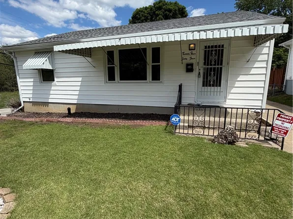 2464 N Maple Ave, Decatur, IL 62526