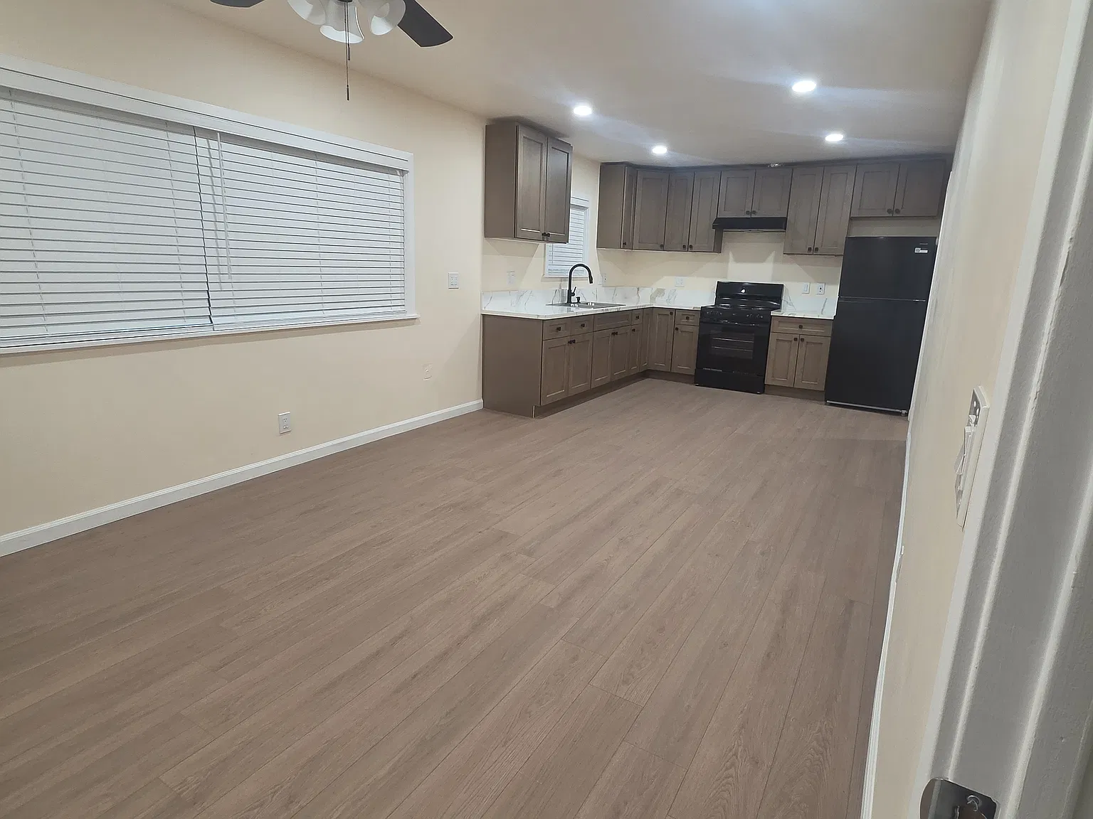 2 bed, 1007 sqft, $2,450 — Photo 2
