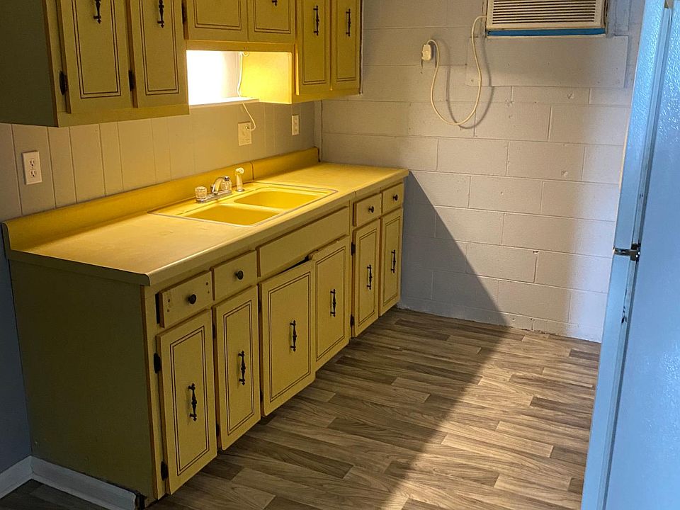 2nd image of 819 McFarland St #20