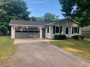 808 Livingston Dr, Elk Rapids, MI 49629