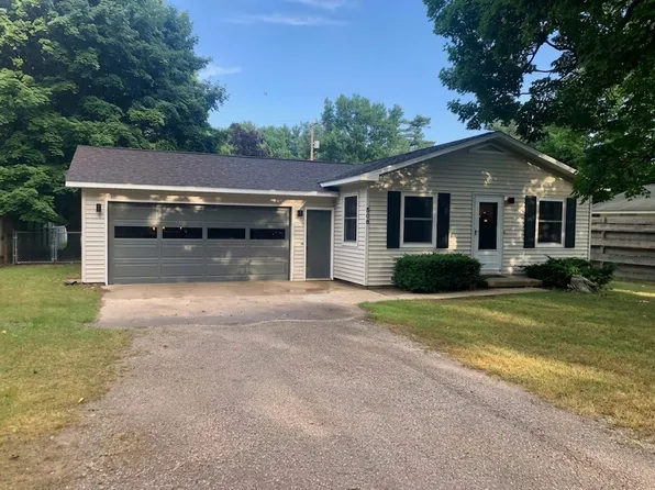 808 Livingston Dr, Elk Rapids, MI 49629