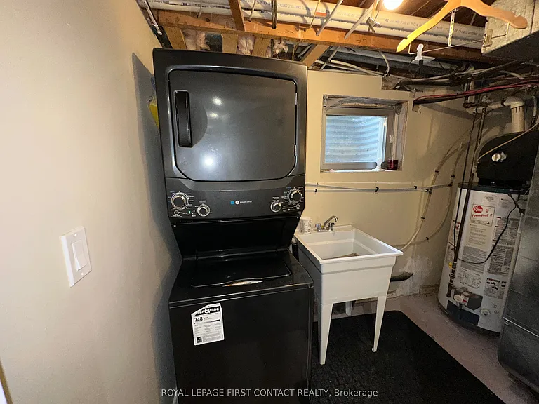 560 Heman St — Photo 8