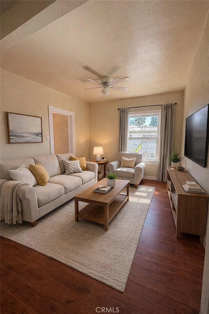 3 bed, 936 sqft, $2,500 — Photo 2