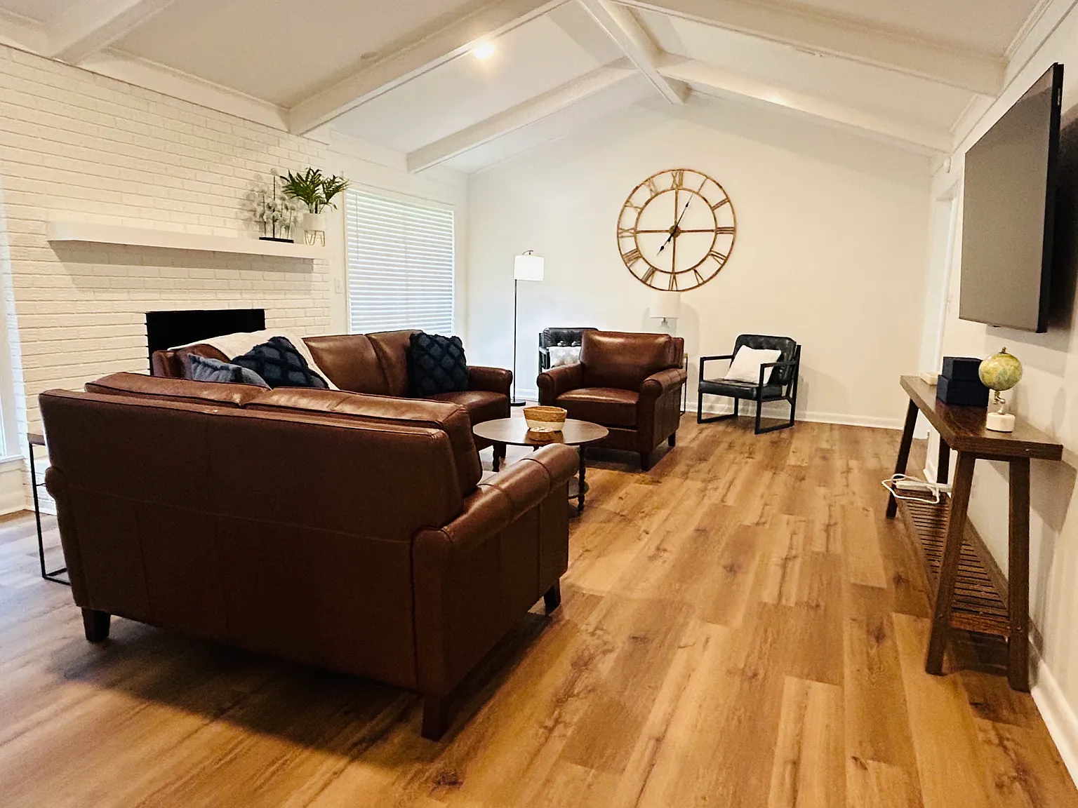 4 bed, 2.5 bath, 2711 sqft, $6,900 — Photo 3