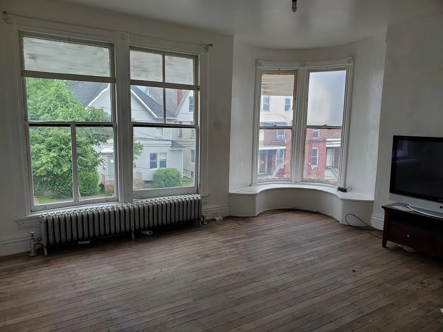 387 S River St — Photo 4