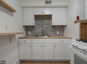 305 Main St