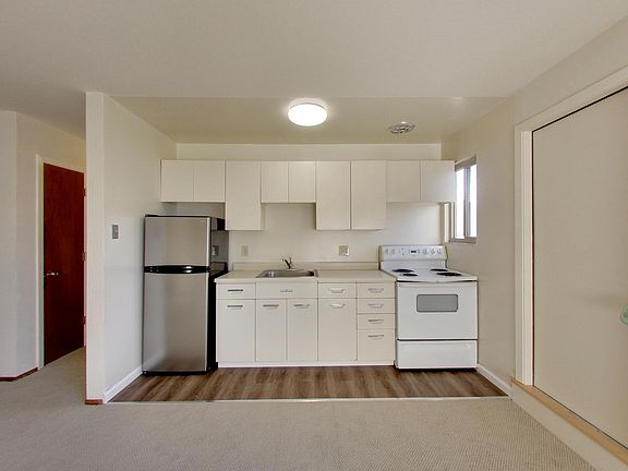 3rd image of 1300 Lawton St APT 109