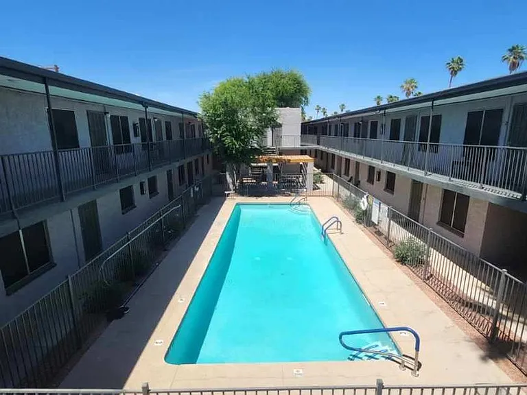 Modern Quarters Apartments — Photo 15