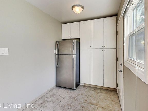 5th image of 1721 Oak Ave