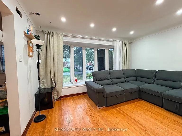 1254 Treeland St — Photo 3