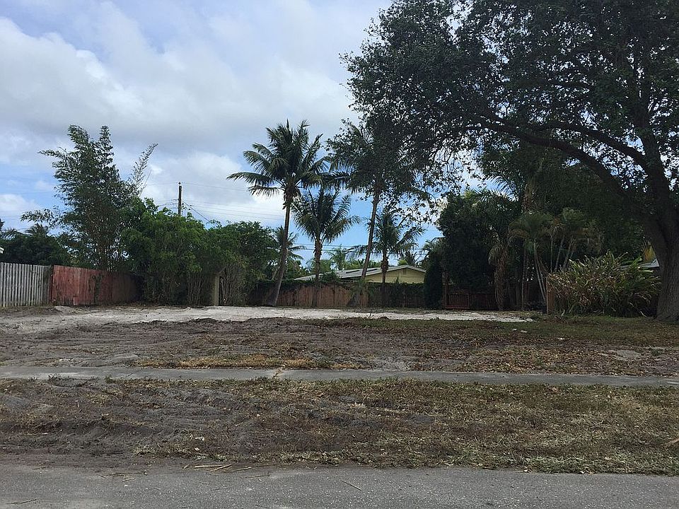 Vacant lot 80' x 107' 